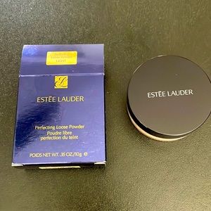 Estée Lauder Perfecting Loose Powder in Shade: Light. New, never opened.